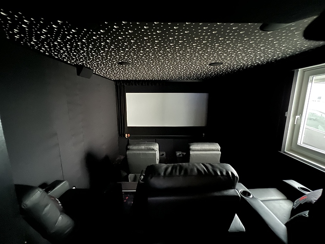 Kino_Vorne
