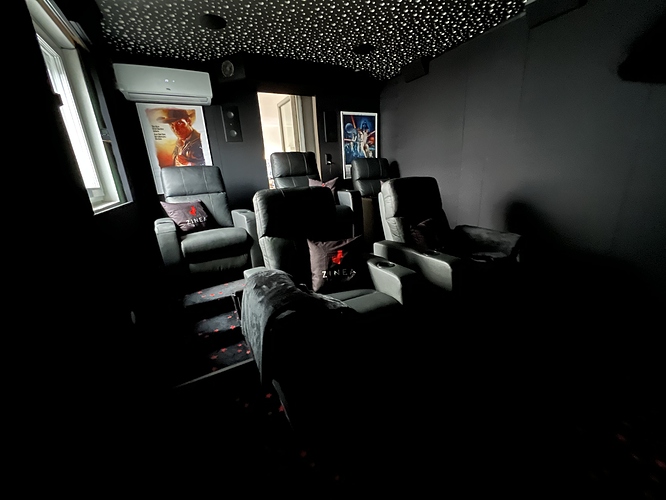 Kino_hinten